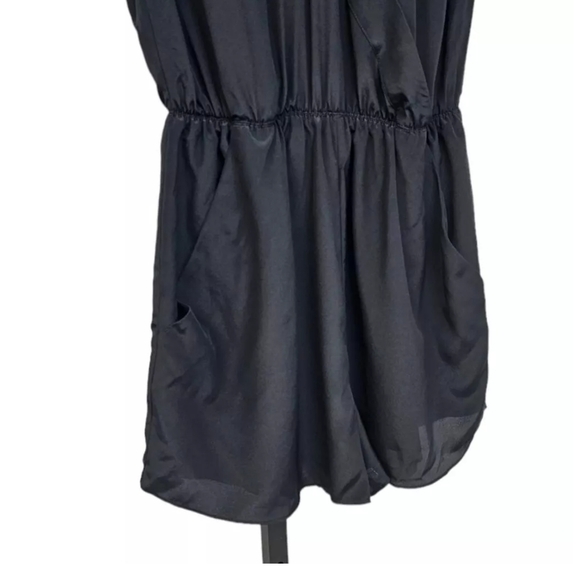 Aritzia Babaton Corbett Romper Black Silk Short Sleeve Size Medium - Picture 5 of 10